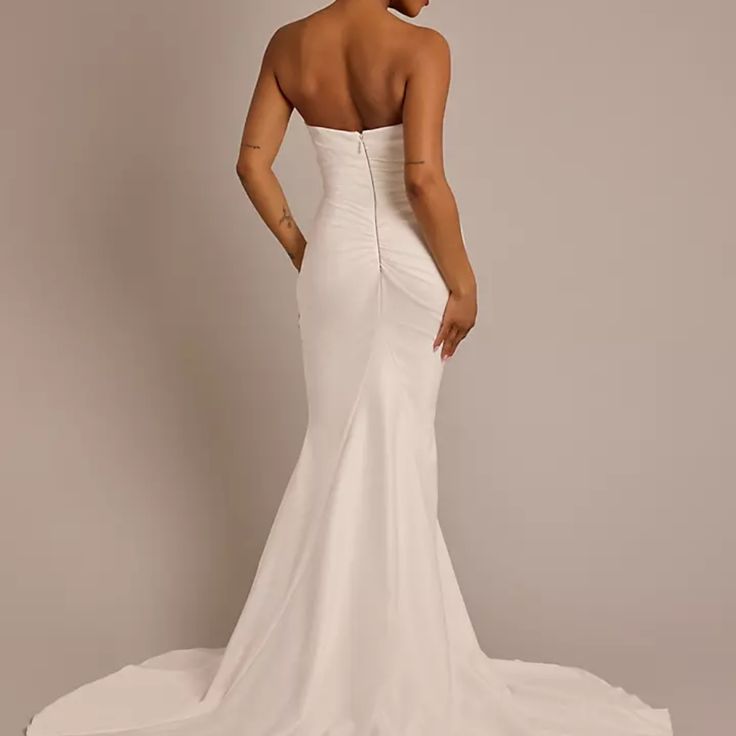 backless wedding dress